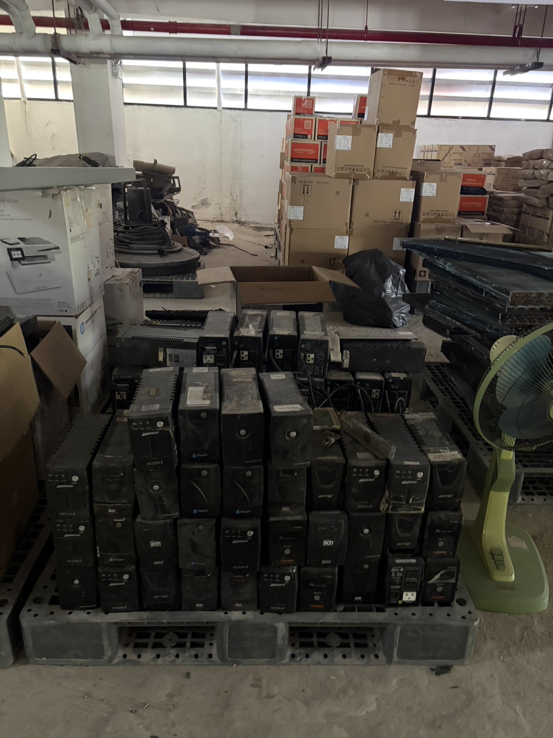 ผลงานรับซื้อและรื้อแอร์เก่าจากหอพักหรืออพาร์ตเมนต์