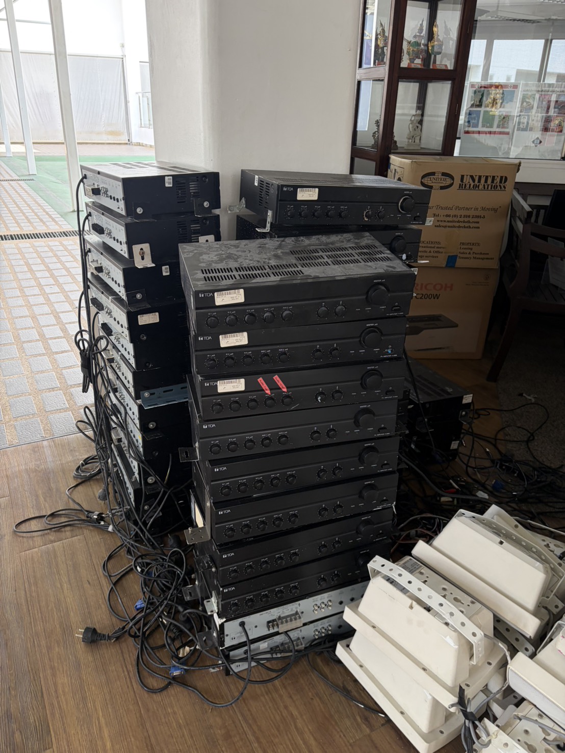 ผลงานถอดคอมเพรสเซอร์แอร์เก่าเพื่อขนย้ายและรับซื้อ