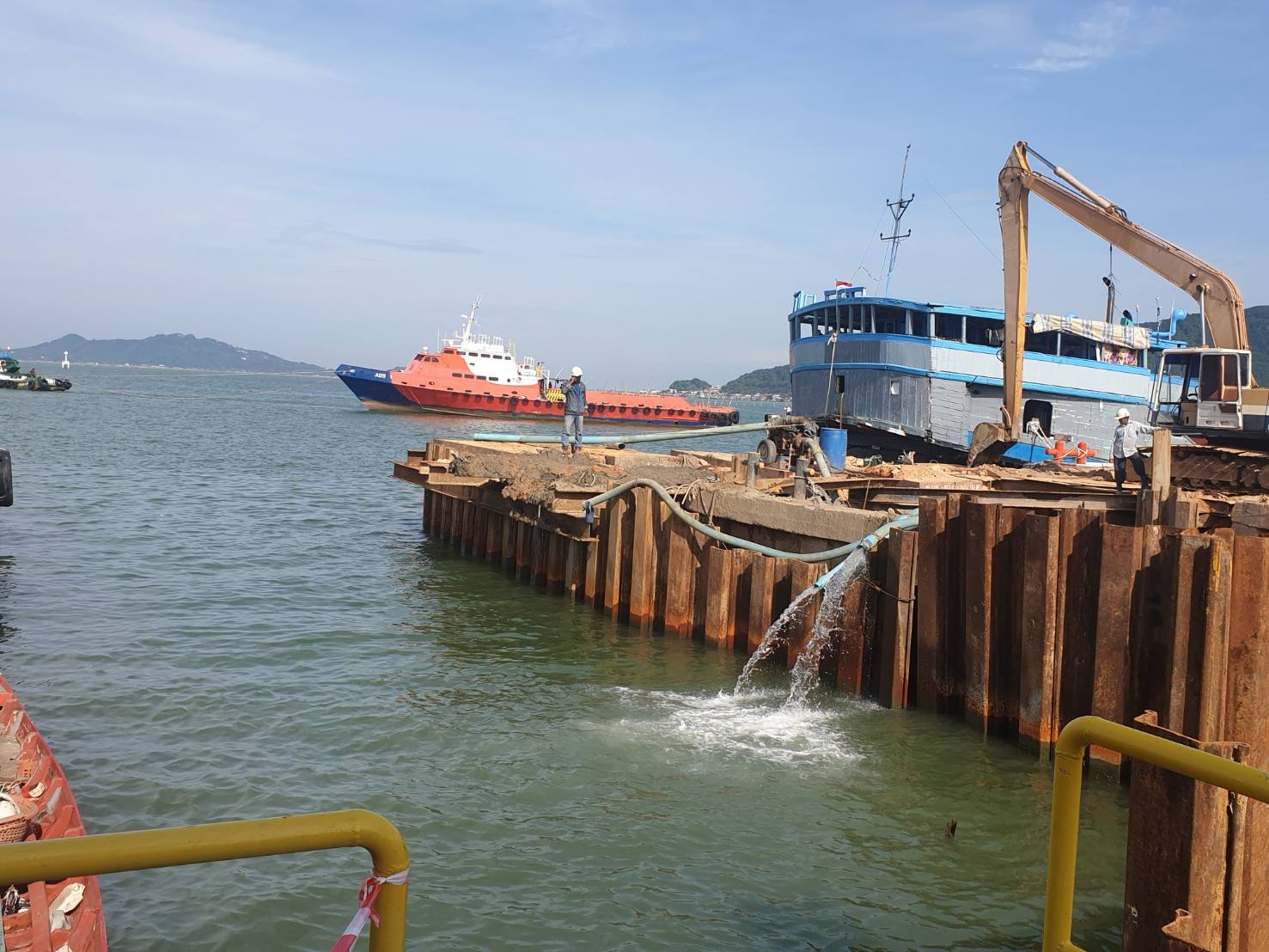 ปิดน้ำชั่วคราว ซ่อมท่าขึ้นเรือ ภาพที่ 1
