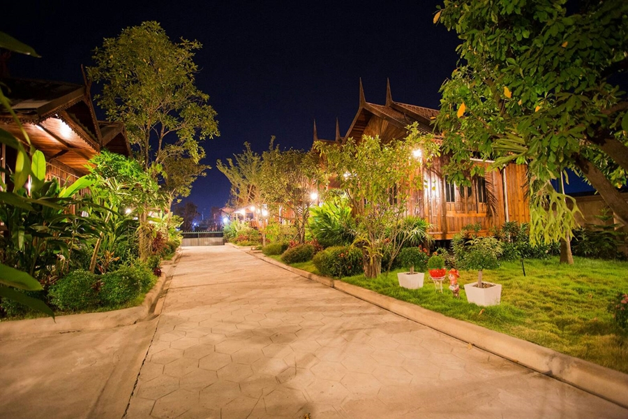 จุดสำหรับใส่ภาพหน้าห้องพักช่วงกลางคืน